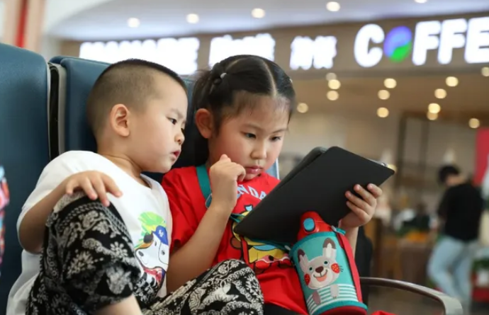 Trung Quốc mở chiến dịch "Gạn đục khơi trong" tăng cường bảo vệ trẻ em trên môi trường mạng
